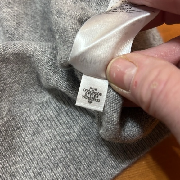 Vince V-Neck Gray Cashmere Long Sleeve Sweater Size XS - Picture 10 of 10
